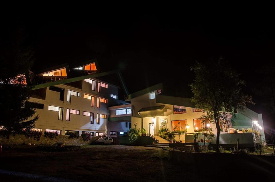 Randunica Hotel Valiug Bagian luar foto