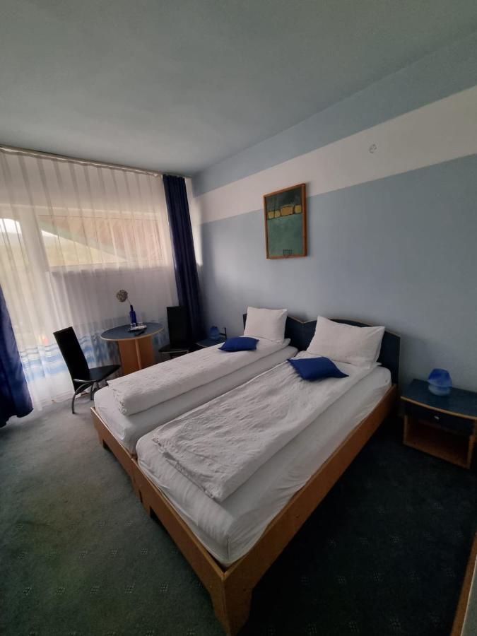 Randunica Hotel Valiug Bagian luar foto