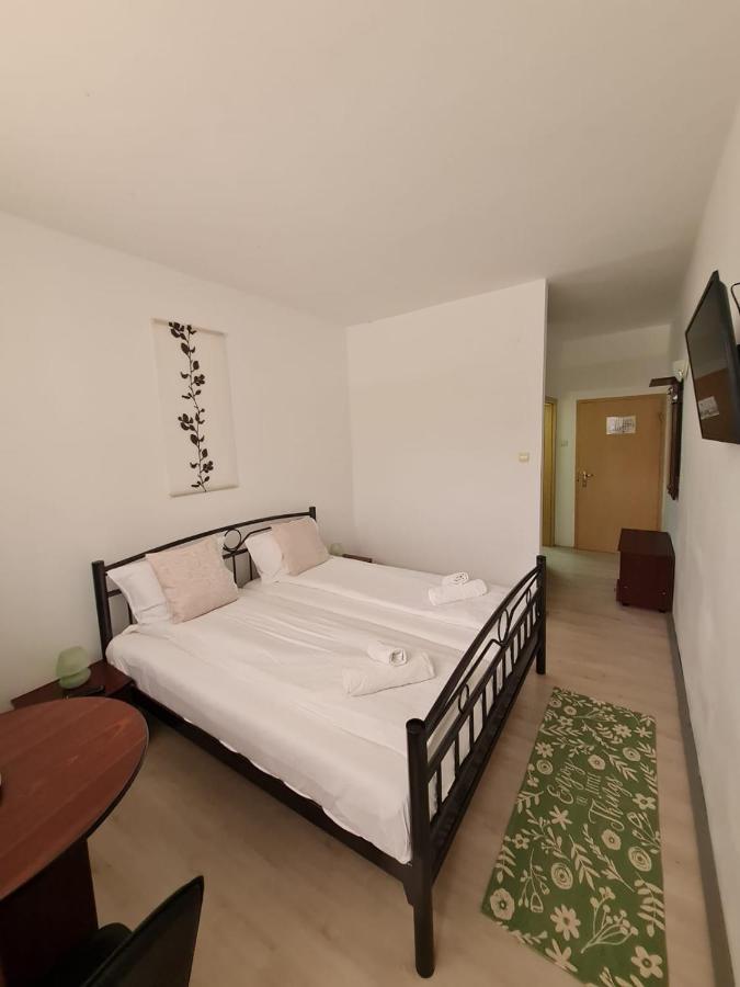 Randunica Hotel Valiug Bagian luar foto