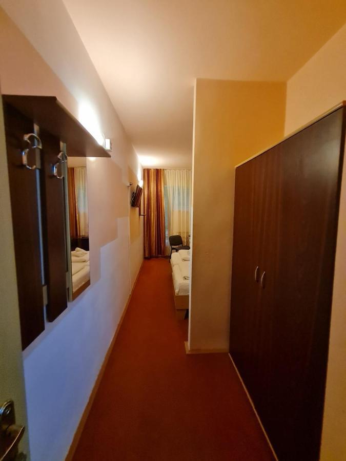 Randunica Hotel Valiug Ruang foto
