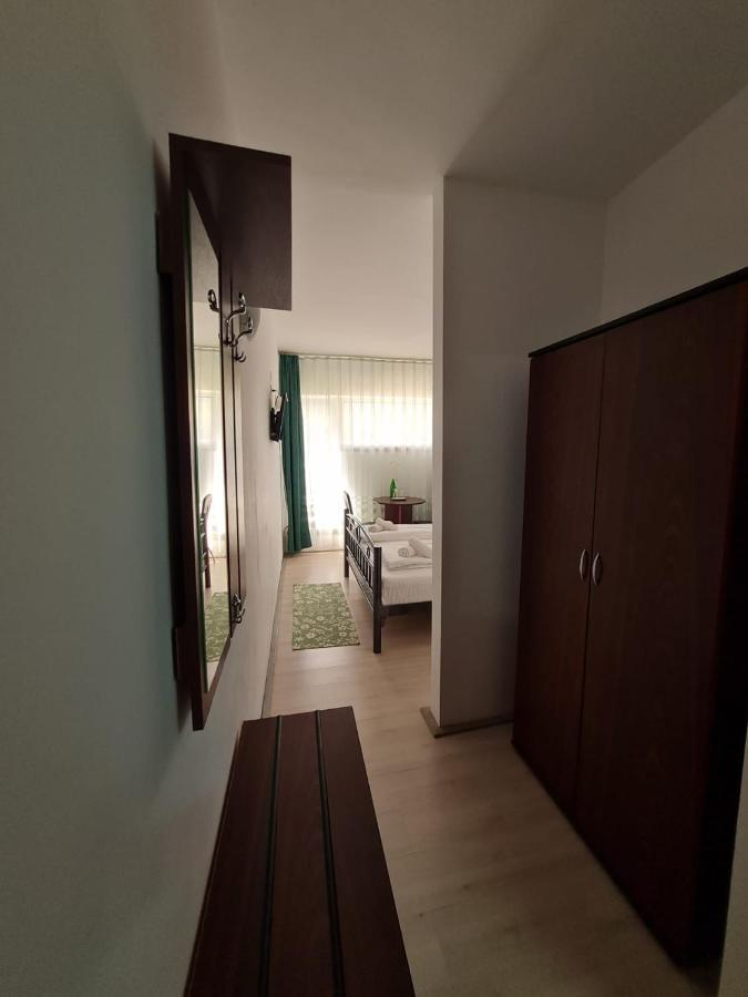 Randunica Hotel Valiug Bagian luar foto