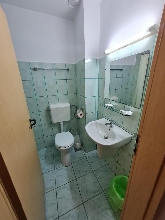 Randunica Hotel Valiug Bagian luar foto